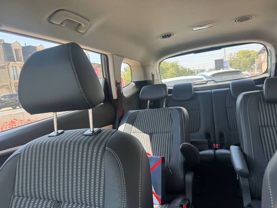 kia carens машина