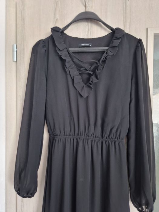 Черна дълга рокля