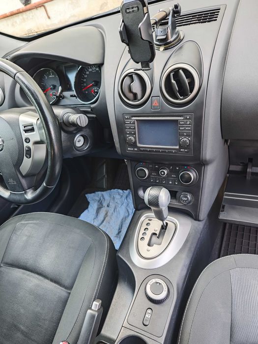 Nissan Qashqai .2.0 l .150 ps.4x4 . Automat