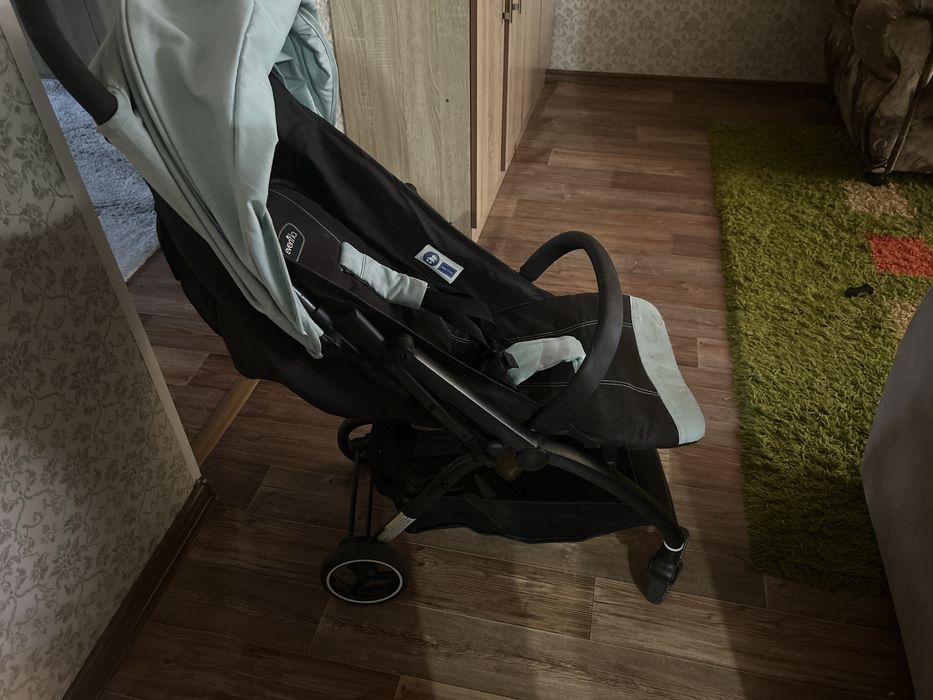 Продам коляску и вещи на девочку