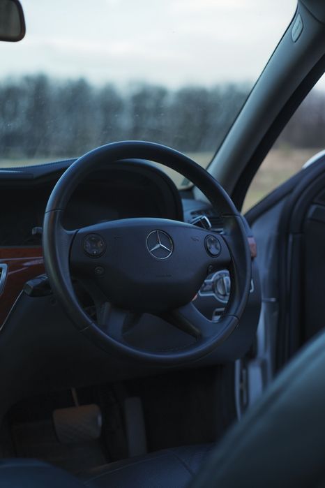 Dezmembrez Mercedes S CLASS W221 capota aripa far stop grila usa scaun