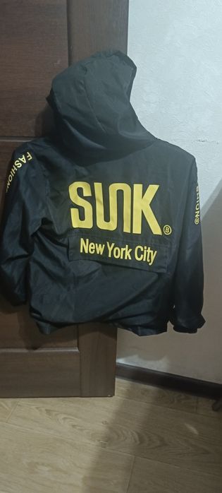 Продам ветровку на мальчика