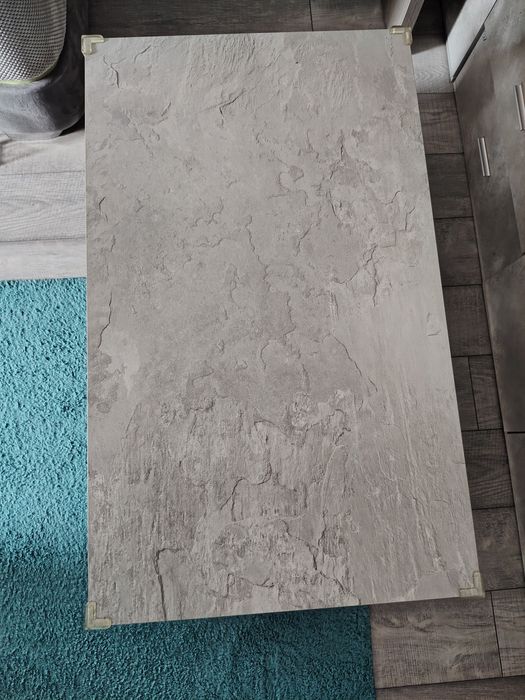 Masa bucătărie și măsuța cafea