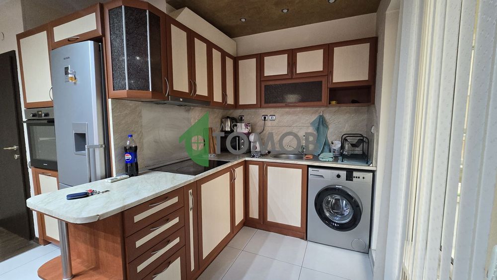 Прекрасно обзаведен тристаен апартамент в кв. Билла 1