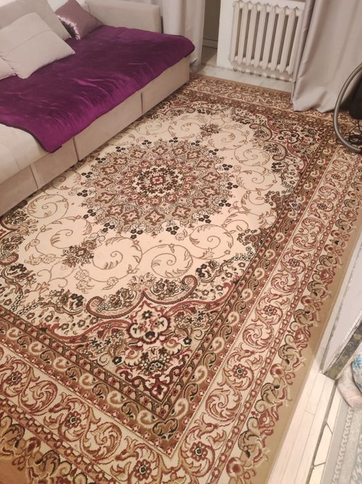 Ковер большой коричневый