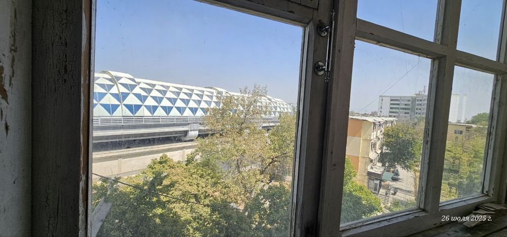 СРОЧНО ПРОДАЁТСЯ  2х комнатная  квартира с мебелью, напротив станц