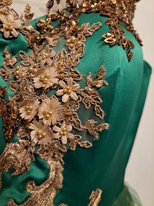 Rochie ocazie tulle, matase pictata manual si broderie aplicata