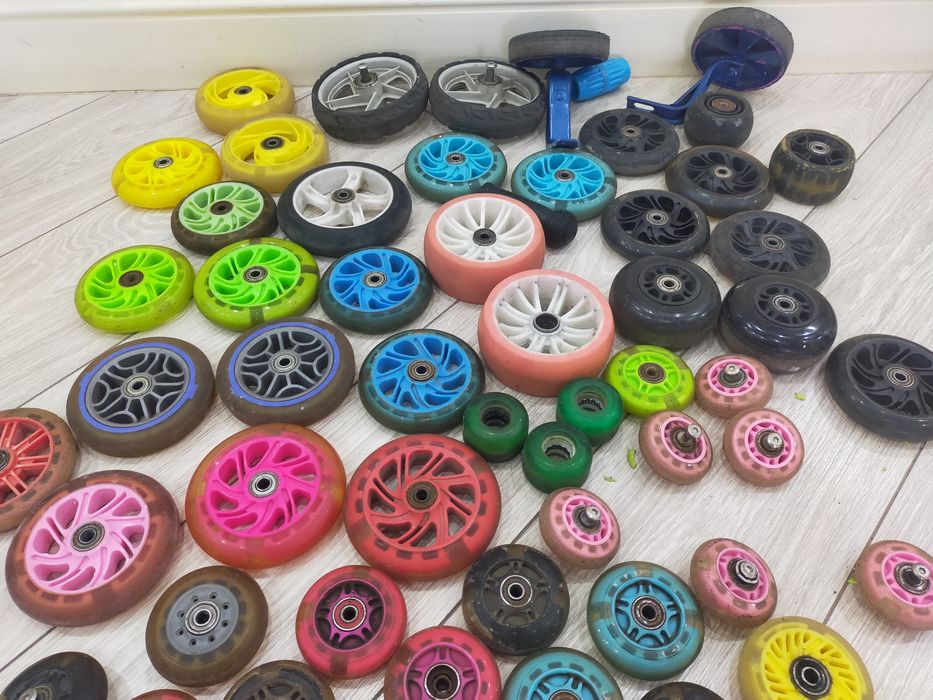Продам  колеса на самокат.
