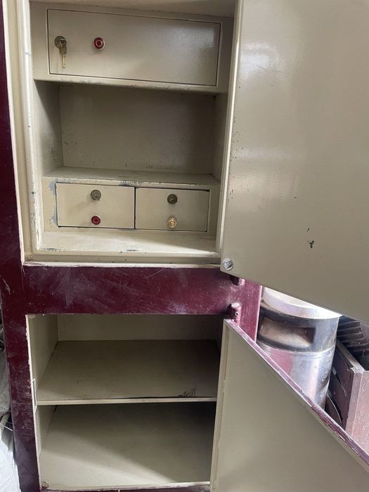 Turetskiy seyf sotiladi