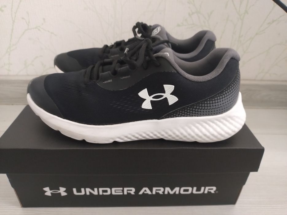 Маратонки UNDER ARMOUR,  размер 38.5