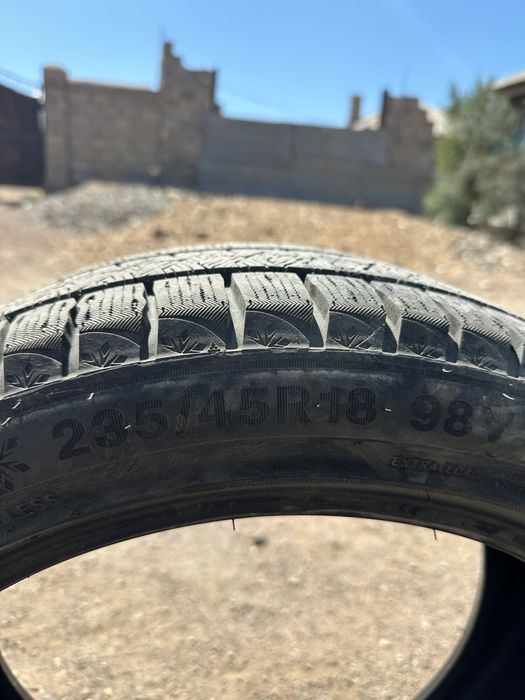 Продам 235/45/18 зимни Triangle