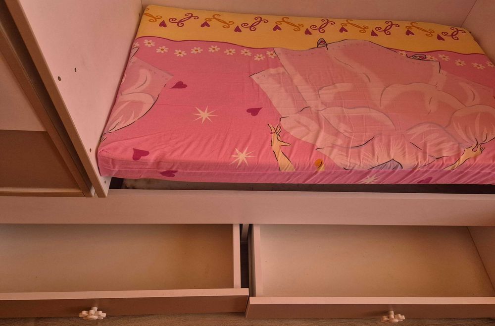 Продавам трансформиращо се креватче