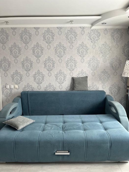 Продам новый диван пользовались 2-3 месяца