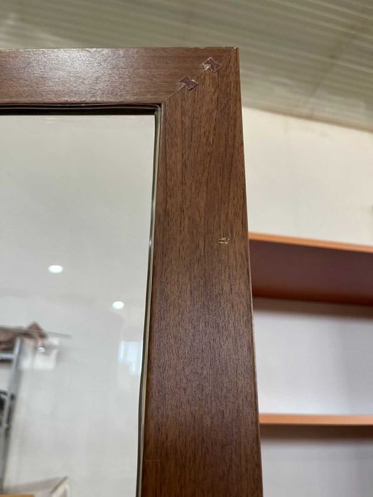 Шкаф для документов со стеклянными дверцами