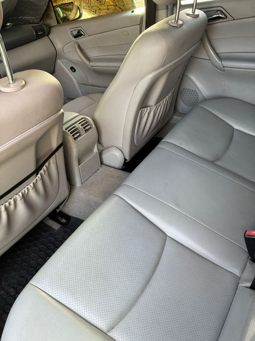 Vând Mercedes C200