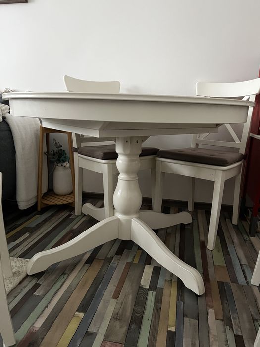 Masă + 4 scaune, alb/alb, 110/155 cm, ROSENTORP IKEA  + 4 perne gri JUSTINA