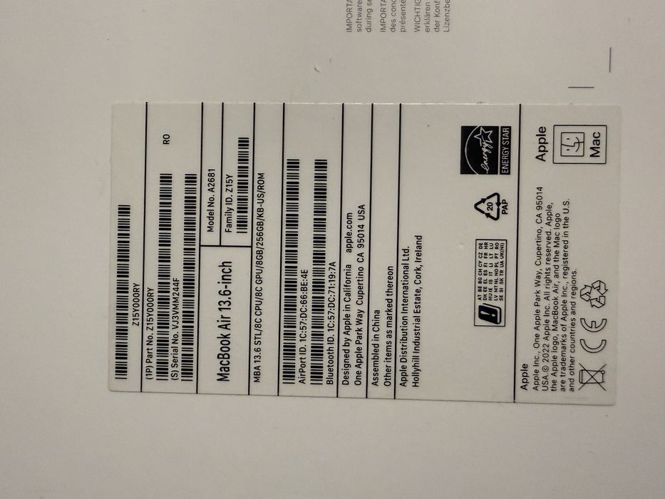 Vând MacBook Air 13.6” M2 (2022) – 8GB RAM / 256GB SSD