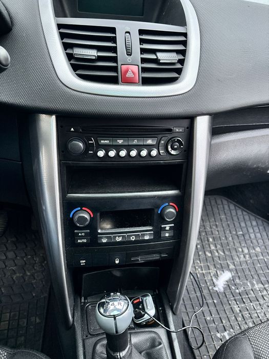 Peugeot 207 1 6 benzina an 2007