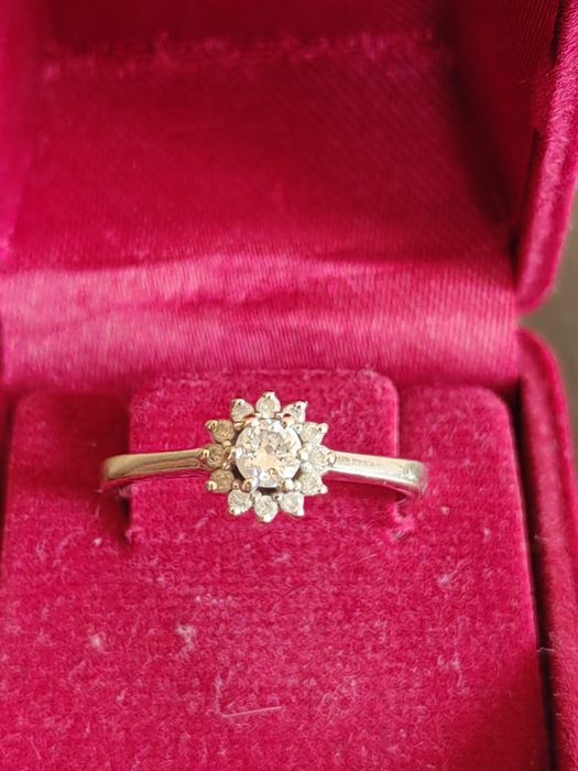 Пръстен с диамант Goto сертификат