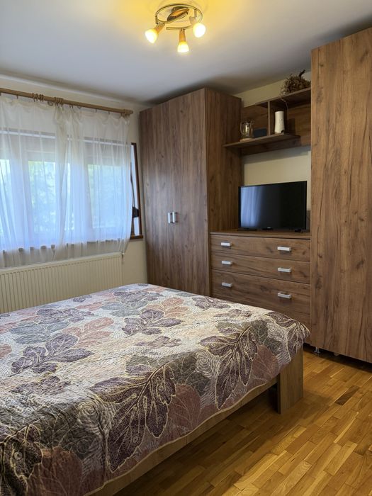 Proprietar, vând apartament, 3 camere,  parter, total decomandat cu centrală proprie pe gaz și aparat de climatizare