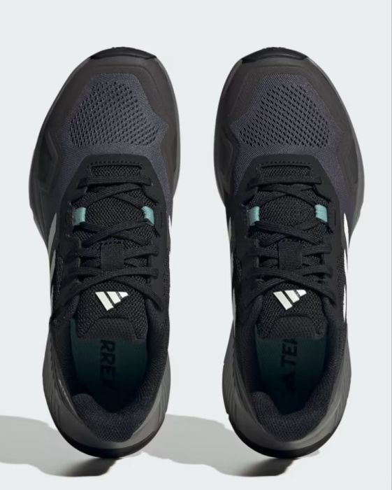 Продаю кроссовки Adidas оригинал