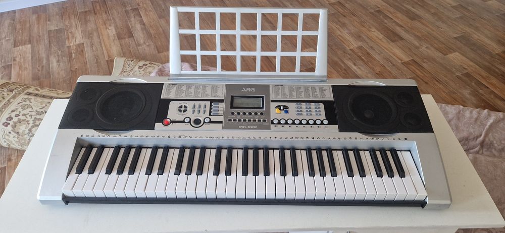 Продам синтезатор