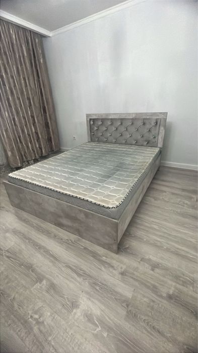 Продам кровать с матрасом