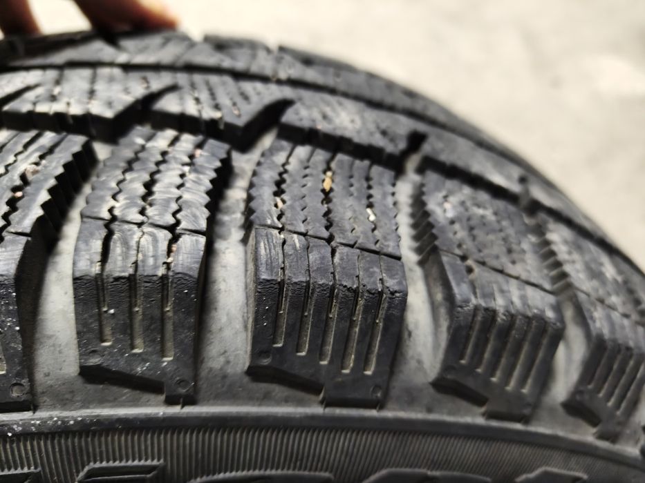 Продам резину 16 размера 215 65