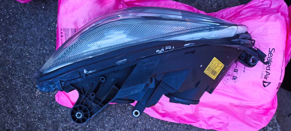 Продавам ляв фар за Mercedes w204 2007 година