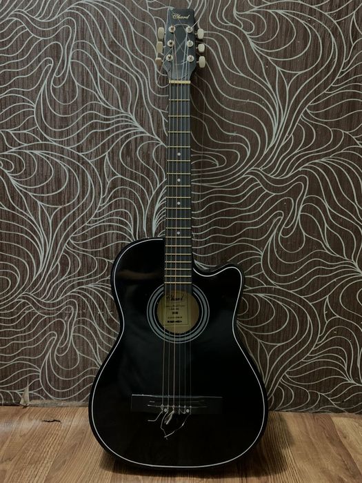 Продам гитару 20000т