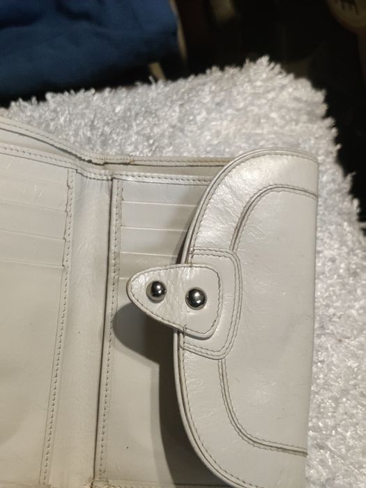 Дамски кожени портмонета