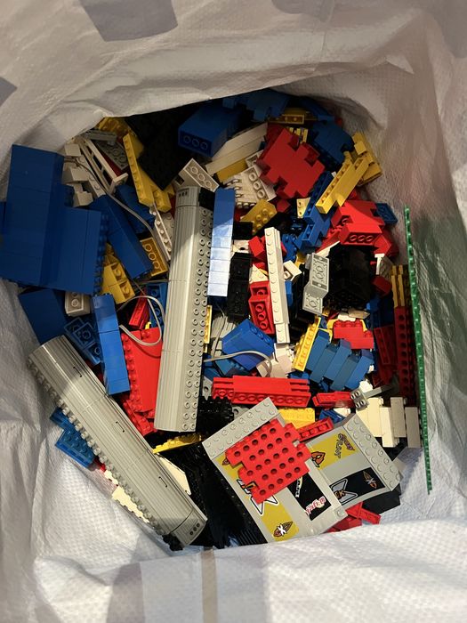 Vand lego 5,7 kg . 350 lei