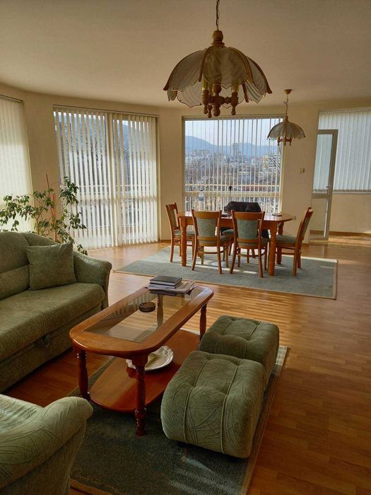 Продава се Тристаен апартамент в Шумен, Пазара - 156 кв.м за 1095 €/кв.м - Снимка #3