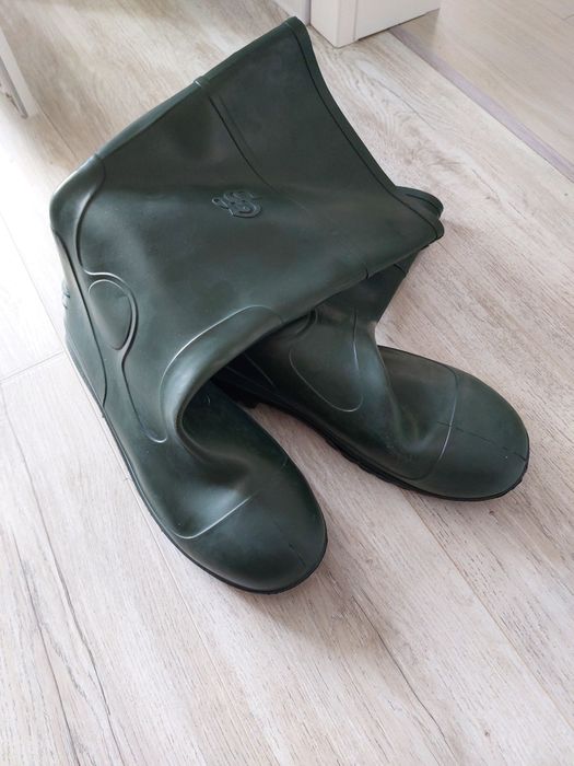 Резиновые сапоги