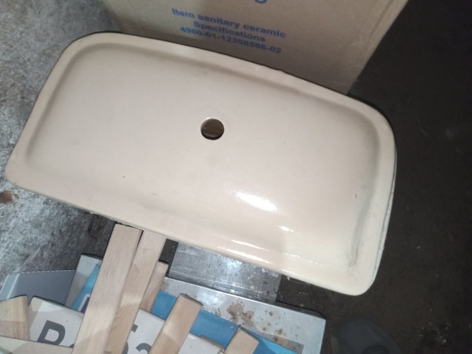 Продам бачок СССР с крышкой