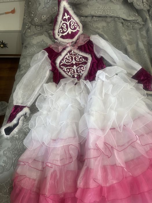 Продаю детские платье и костюмы