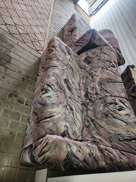 Продам диван угловой и кресло