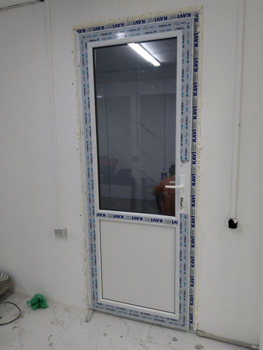 Дверь пластиковый