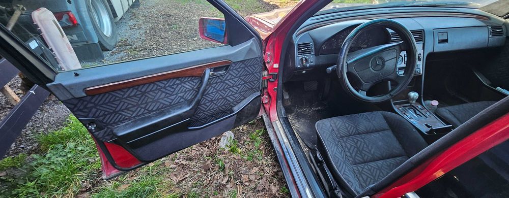 Мерцедес 220 С-1995 г.