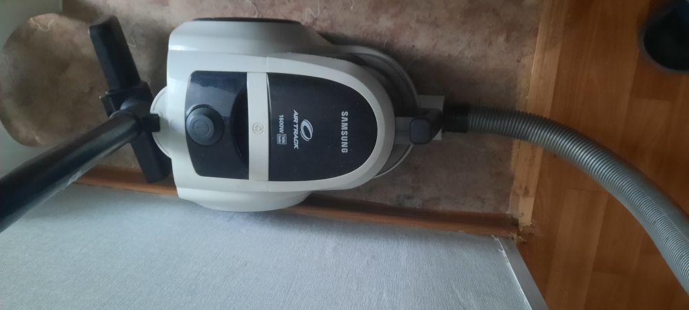 Продам пылесос .