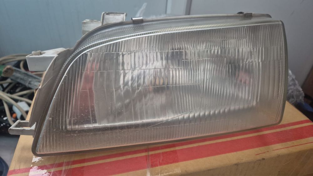 Фары на тойота Карина е