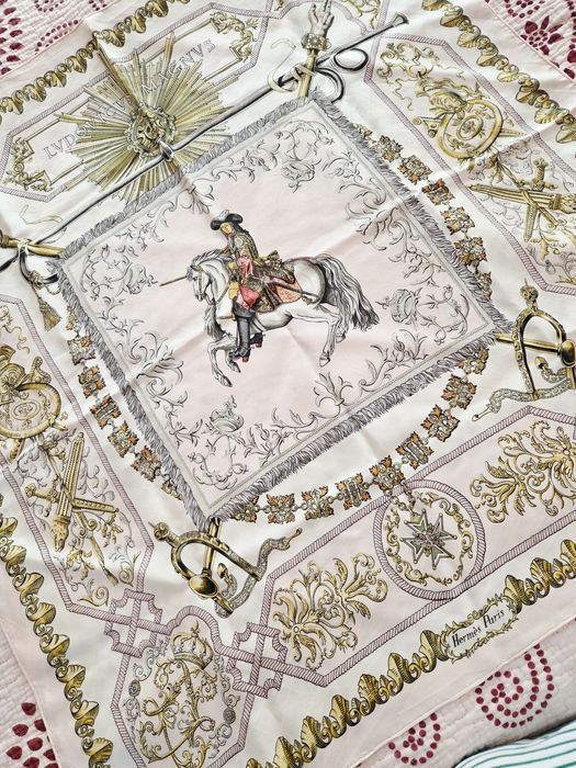 Esarfa Hermes Paris
