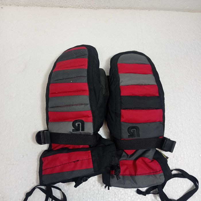 Burton Grenade  Salomon Quiksilver  Buff  ONEILL