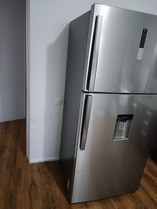 Продам холодильник большой