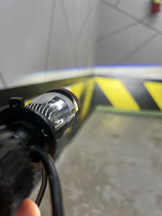 Y7D Led H4 kok oq yonadigan