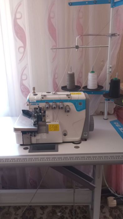 Tikuv mashinasi F5, Overlok Jack