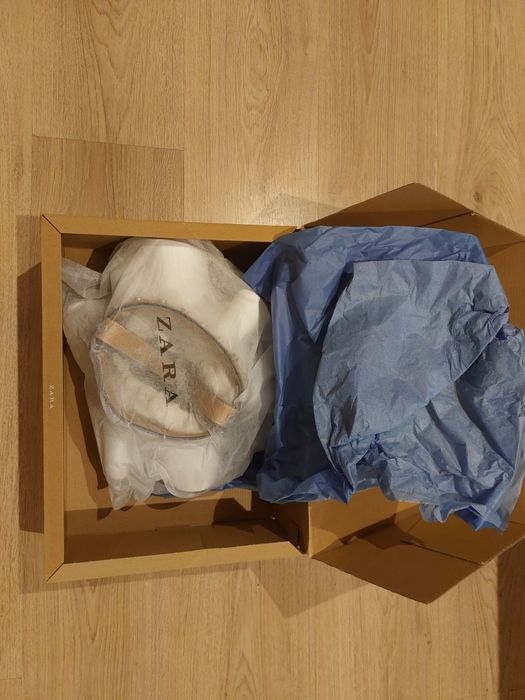 Geanta tip sac Zara cu volanase