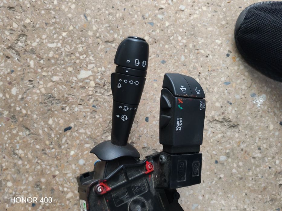 Maneta stergatoare si butoane control  volan Clio4