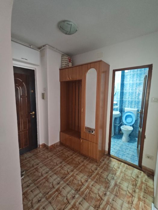 Inchiriez apartament 2 camere decomandat strada Nicolae Titulescu