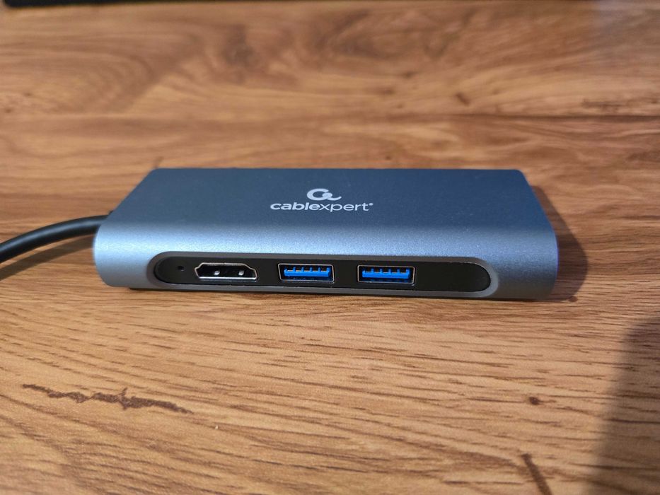 CableExpert 5-в-1 USB-C Адаптер: Твоят Пълен Комплект за Свързаност!